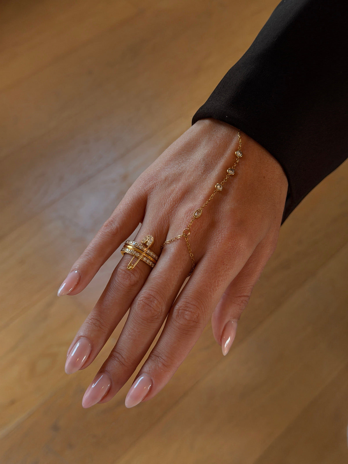 HALO. Hand chain