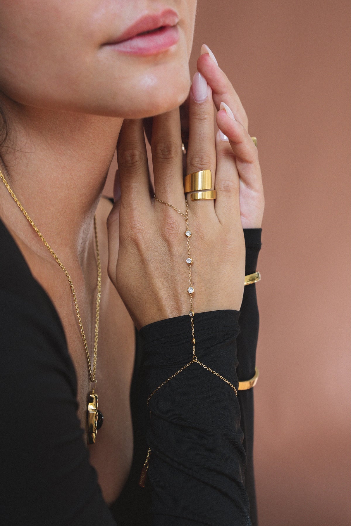 LINÉA. Hand chain